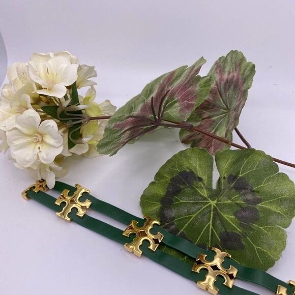 New Tory Burch Gold T Green Leather Magnetic Bracelet, Comes With Dust Bag - Picture 6 of 10